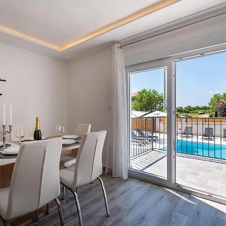 Holiday home Feniks *