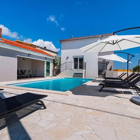 Holiday home Feniks *